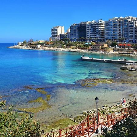 Stylish Seaview Apartment In A Prime Location Sliema Exterior photo