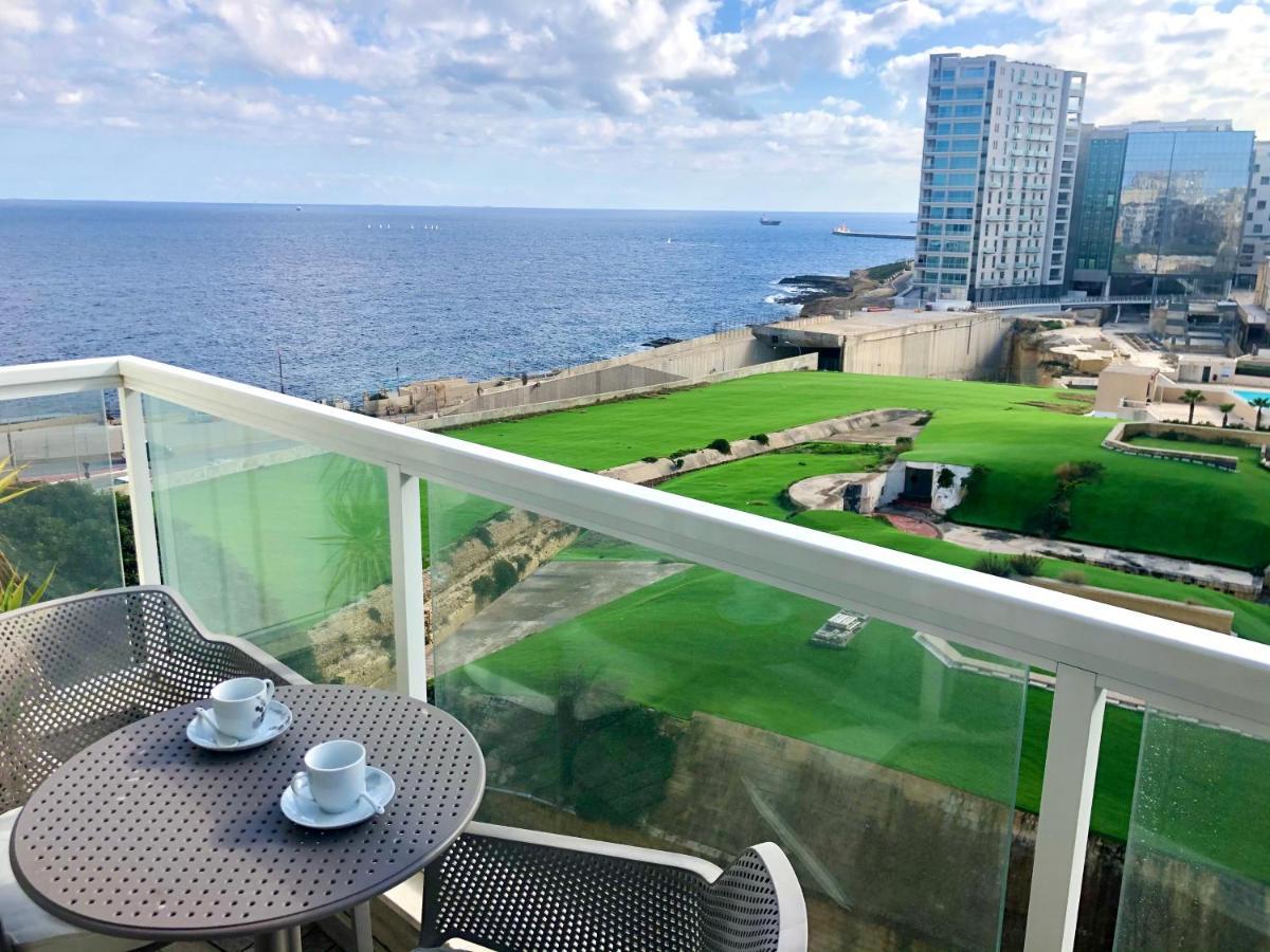 Stylish Seaview Apartment In A Prime Location Sliema Exterior photo